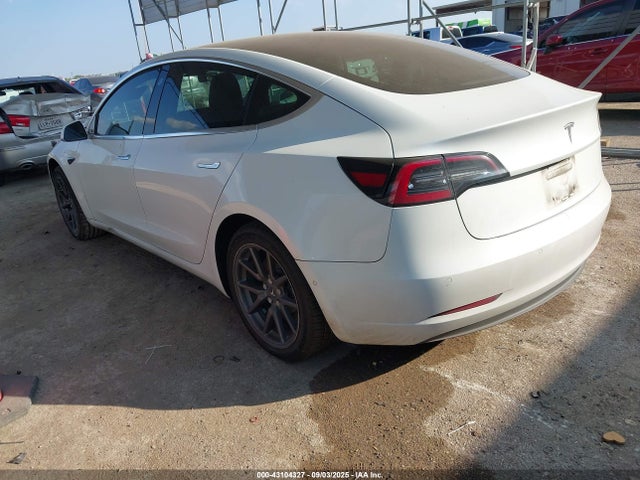 5YJ3E1EA9JF017324 Tesla 2018