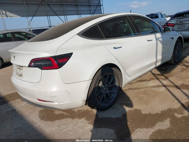 5YJ3E1EA9JF017324 Tesla 2018