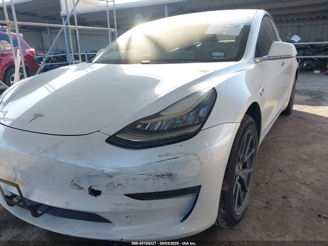 5YJ3E1EA9JF017324 Tesla 2018
