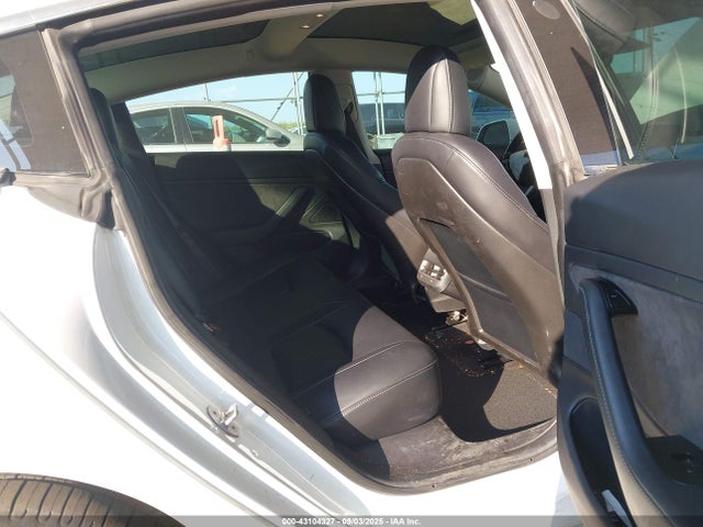 5YJ3E1EA9JF017324 Tesla 2018