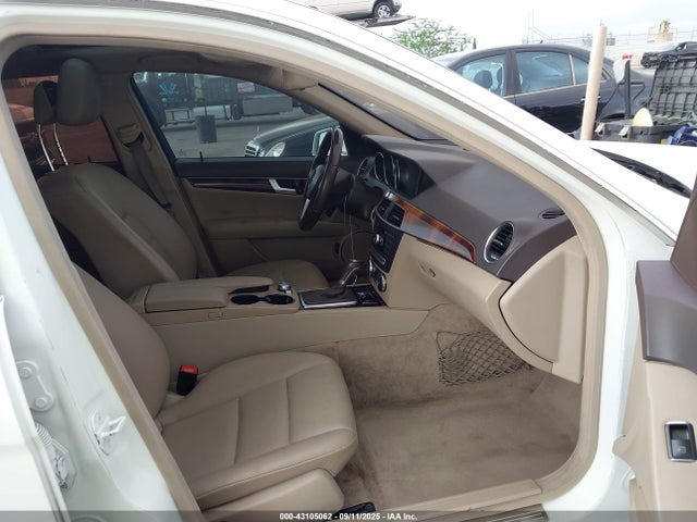 WDDGF4HB0EA905257 Mercedes-Benz C-Class