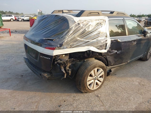 43105492 :رقم المزاد ، 4S4BSADC2J3238120 vin ، 2018 Subaru Outback 2.5i Premium مزاد بيع