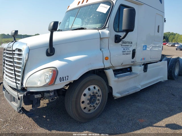 3AKJGLD5XFSGB1163 Freightliner detroit diesel dd15 ev