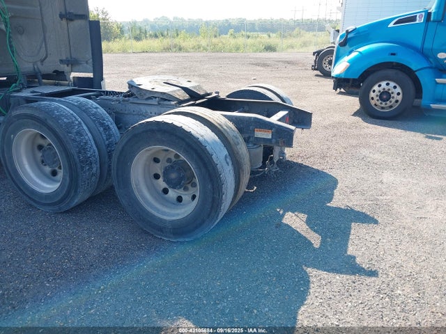 3AKJGLD5XFSGB1163 Freightliner detroit diesel dd15 ev