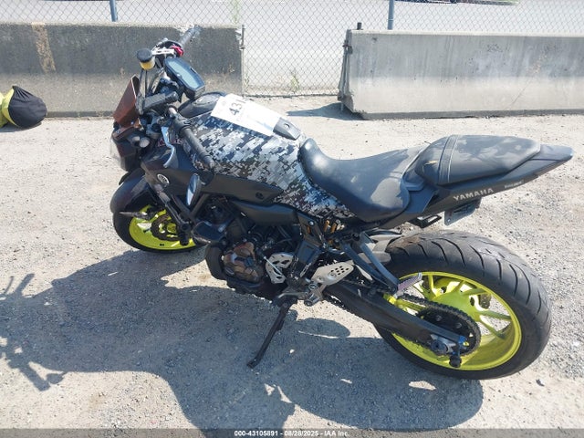 Yamaha FZ07 2017 JYARM06E6HA011875 Image 13