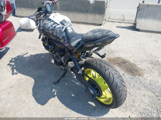 Yamaha FZ07 2017 JYARM06E6HA011875 Image 3