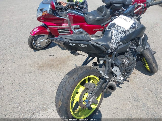 Yamaha FZ07 2017 JYARM06E6HA011875 Image 4