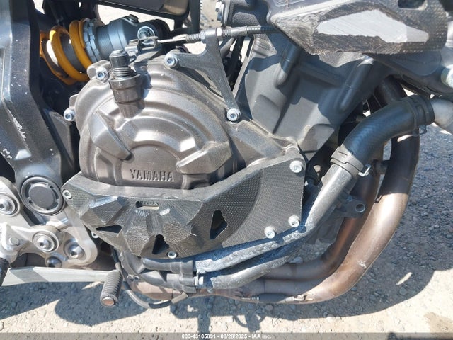 Yamaha FZ07 2017 JYARM06E6HA011875 Image 8