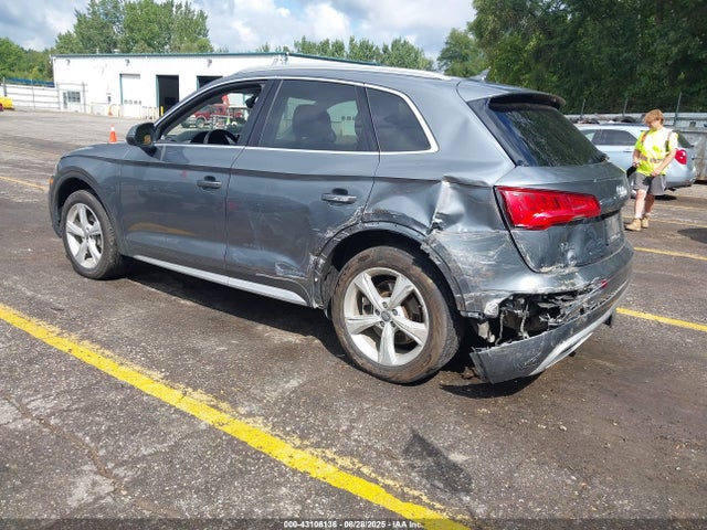 2018 AUDI Q5 WA1BNAFY7J2109083 Photo 2
