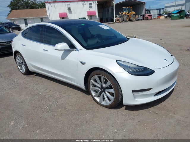 2018 TESLA MODEL 3 5YJ3E1EBXJF135617 Photo 0
