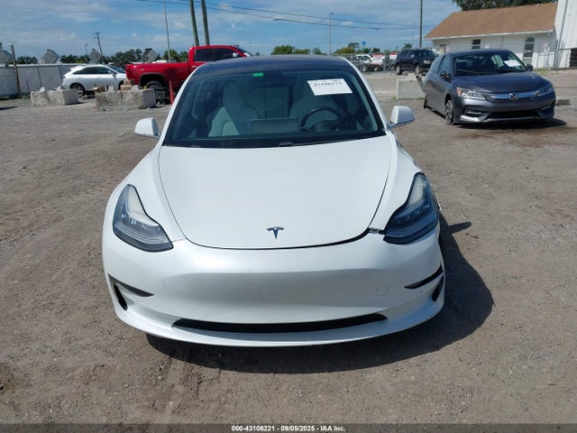 Tesla 2018 2018 5YJ3E1EBXJF135617 Image 12