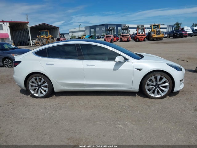 Tesla 2018 2018 5YJ3E1EBXJF135617 Image 13