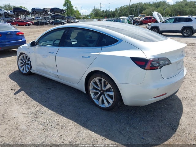 2018 TESLA MODEL 3 5YJ3E1EBXJF135617 Photo 2