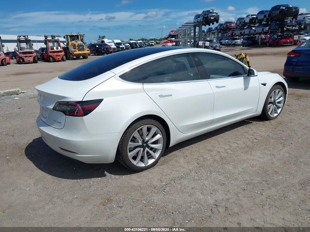 2018 TESLA MODEL 3 5YJ3E1EBXJF135617 Photo 3
