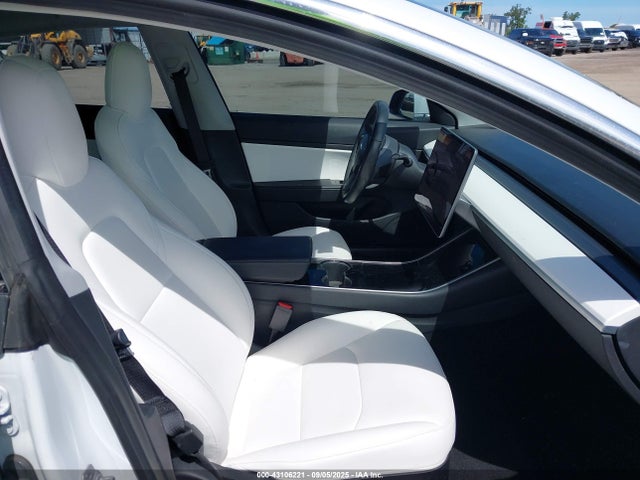 2018 TESLA MODEL 3 5YJ3E1EBXJF135617 Photo 4
