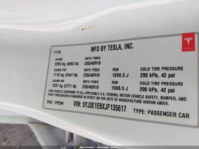 2018 TESLA MODEL 3 5YJ3E1EBXJF135617 Photo 8
