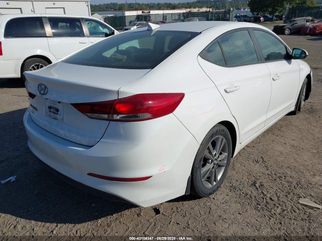 5NPD84LF2HH108443 Hyundai Elantra