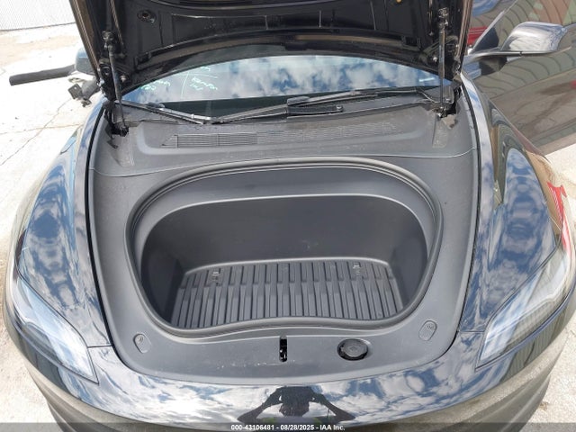 5YJ3E1EBXSF886282 Tesla 2025