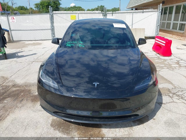 5YJ3E1EBXSF886282 Tesla 2025