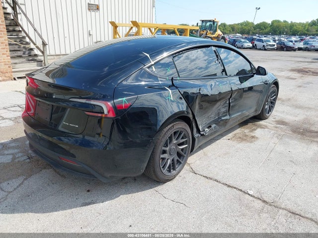 5YJ3E1EBXSF886282 Tesla 2025