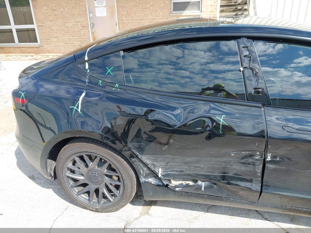 5YJ3E1EBXSF886282 Tesla 2025