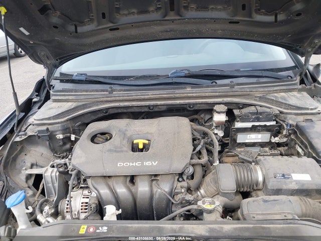 Hyundai Elantra 2017 KMHD74LF4HU424852 Image 10