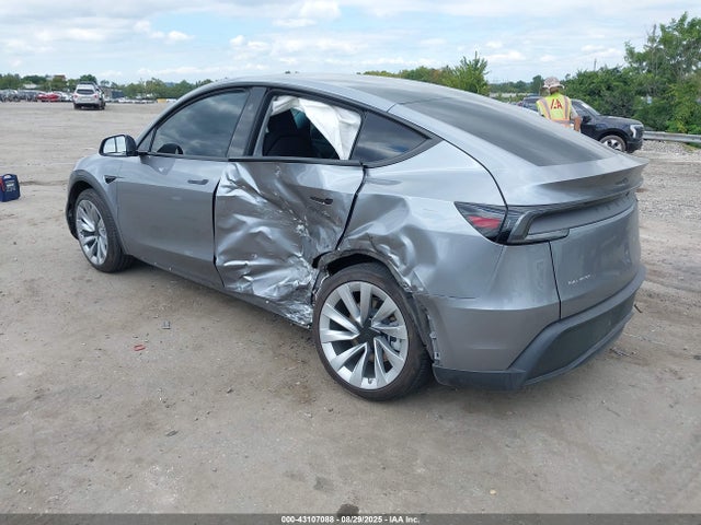 2026 TESLA MODEL Y 7SAYGDEE0TA381400 Photo 2