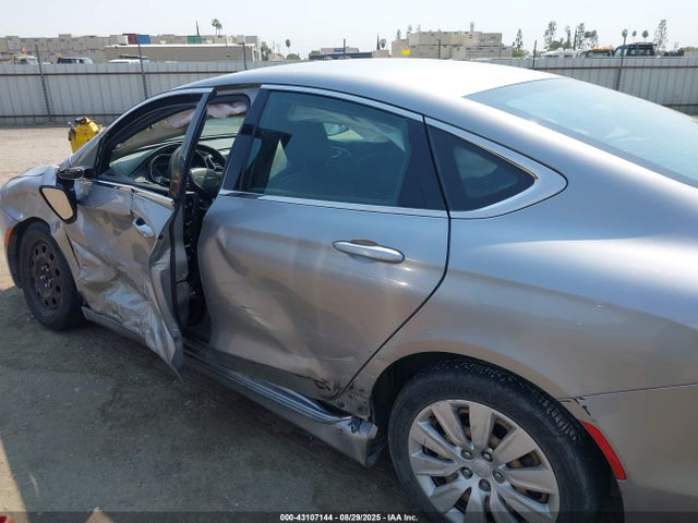 1C3CCCFB2FN633341 Chrysler 2015