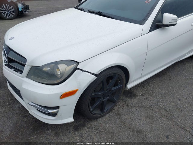 Mercedes-Benz C-Class 2014 WDDGJ4HB3EG282387 Image 19