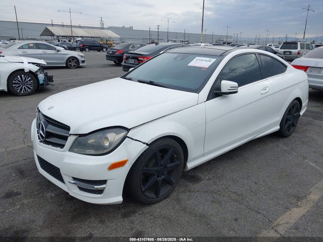 Mercedes-Benz C-Class 2014 WDDGJ4HB3EG282387 Image 2