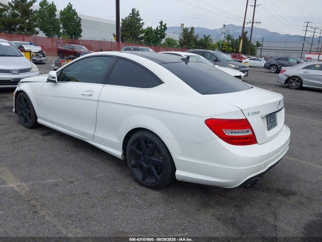Mercedes-Benz C-Class 2014 WDDGJ4HB3EG282387 Image 3