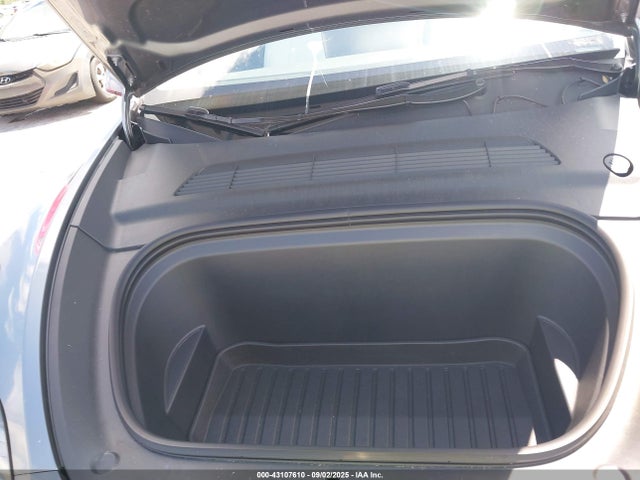 2025 TESLA MODEL Y 7SAYGDED6SF255115 Photo 9