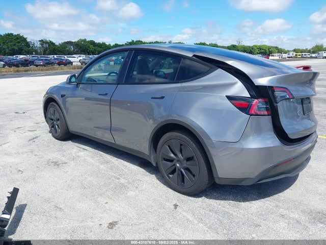 2025 TESLA MODEL Y 7SAYGDED6SF255115 Photo 2