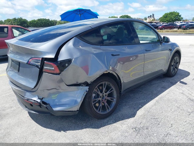 2025 TESLA MODEL Y 7SAYGDED6SF255115 Photo 5