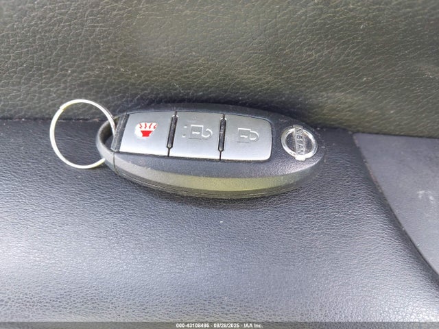 JN1BJ1CR9HW125791 Nissan 2017