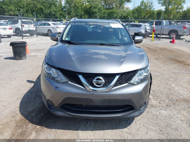 JN1BJ1CR9HW125791 Nissan 2017