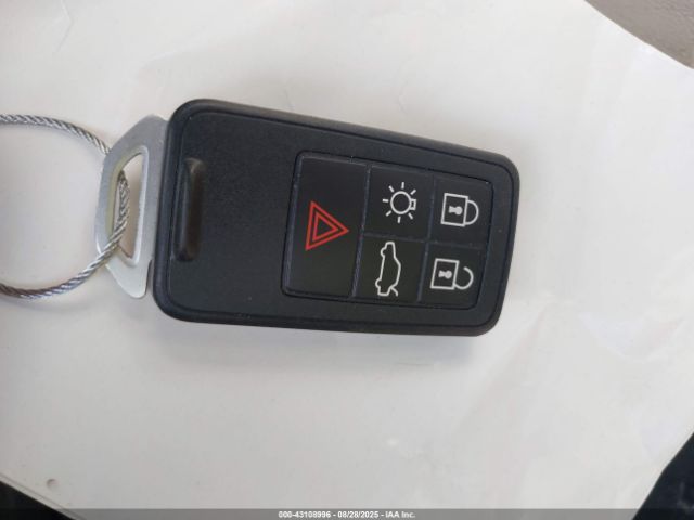 2017 VOLVO XC60 YV440MDR6H2211623 Photo 10