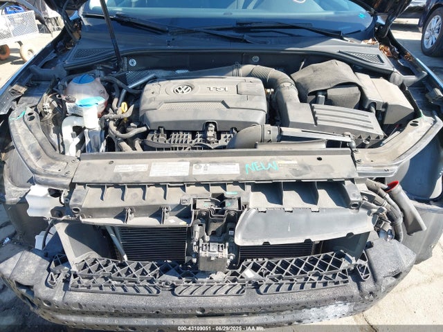 1VWAT7A3XHC083053 Volkswagen tsi