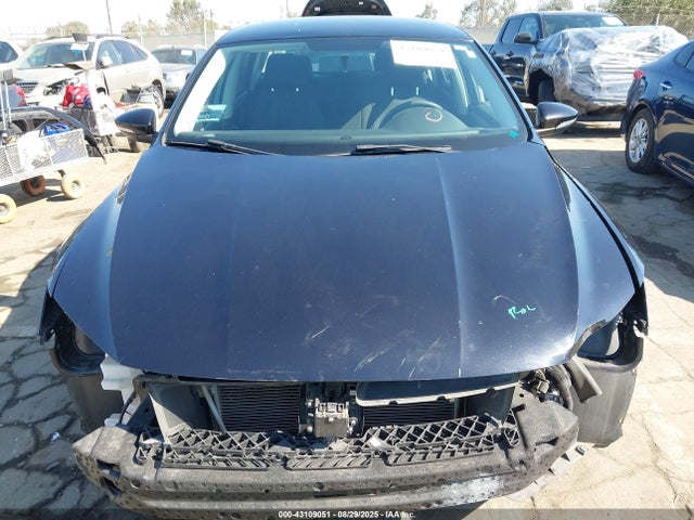1VWAT7A3XHC083053 Volkswagen tsi