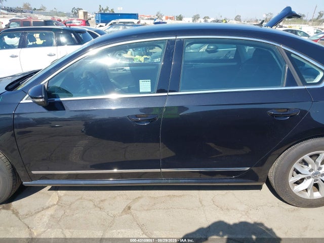 1VWAT7A3XHC083053 Volkswagen tsi