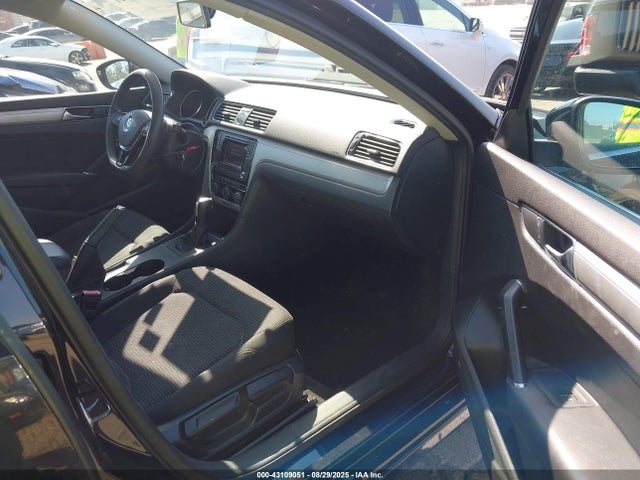 1VWAT7A3XHC083053 Volkswagen tsi