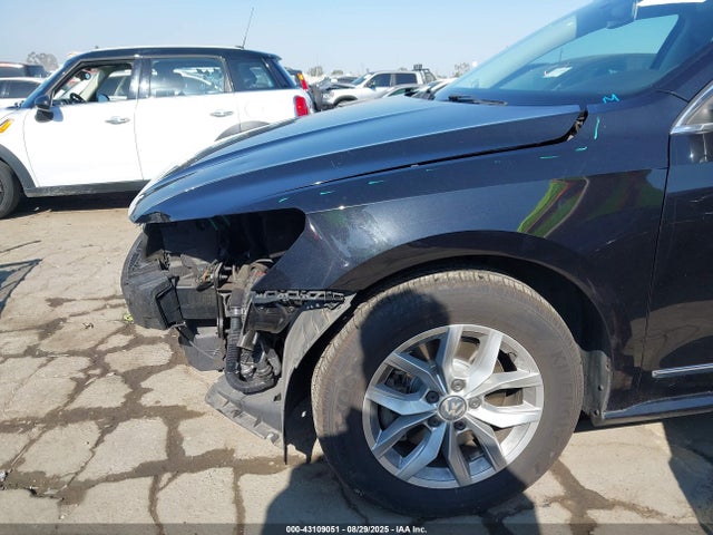 1VWAT7A3XHC083053 Volkswagen tsi