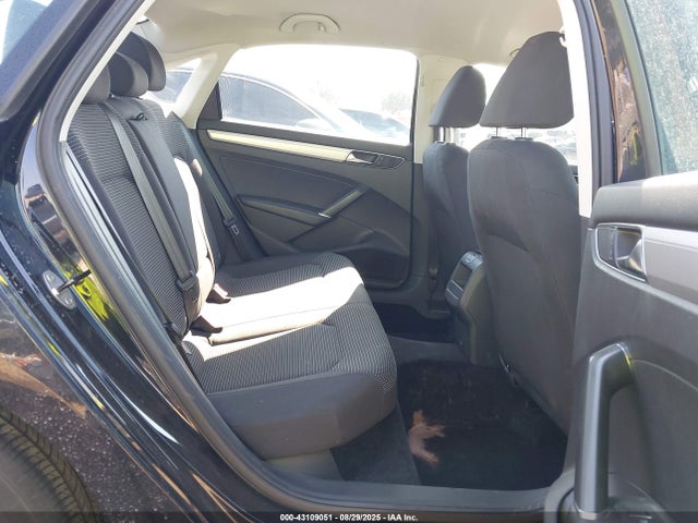 1VWAT7A3XHC083053 Volkswagen tsi