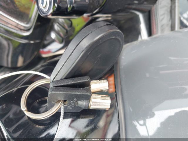 2022 HARLEY-DAVIDSON FLHTK 1HD1KEF11NB618286 Photo 10