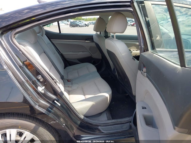 Hyundai Elantra 2017 KMHD74LF5HU084689 Image 8