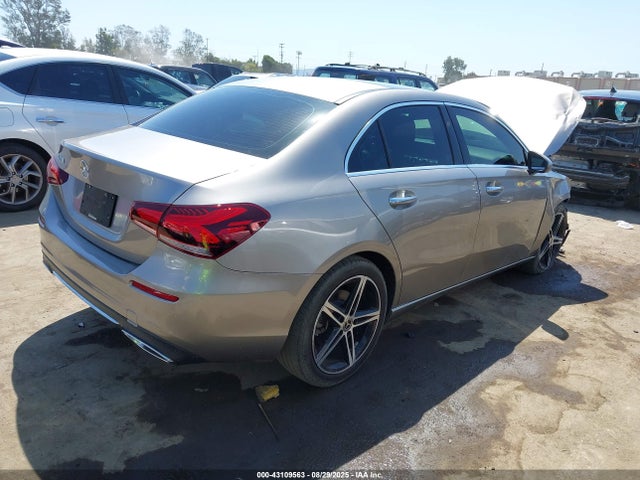 WDD3G4EB9KW020649 Mercedes-Benz A 220