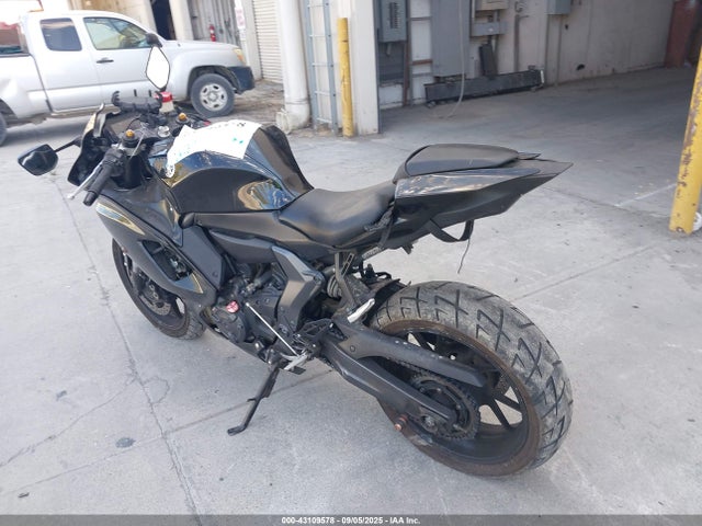 JYARM38Y6NA000766 Yamaha Yzf690