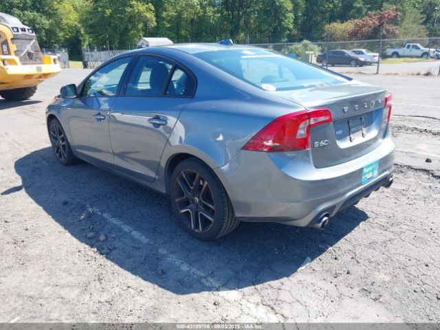 2017 VOLVO S60 YV126MFLXH2428457 Photo 2