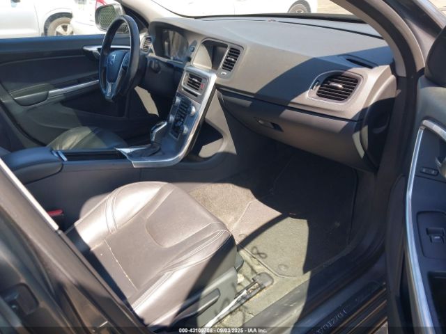 2017 VOLVO S60 YV126MFLXH2428457 Photo 4