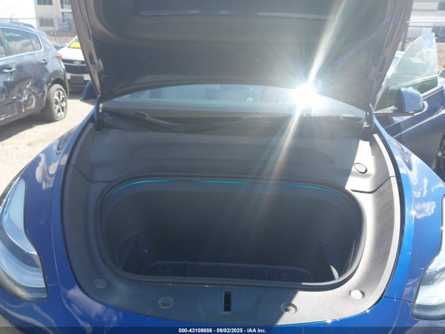 5YJYGDEE2MF197688 Tesla Model Y